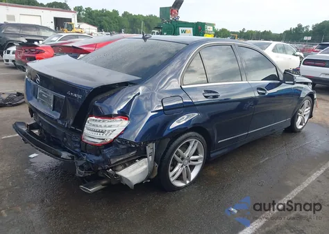 2014 Mercedes-Benz C 300 Luxury 4Matic/Sport 4Matic z USA, uszkodzony, nr VIN WDDGF8AB8EA963828